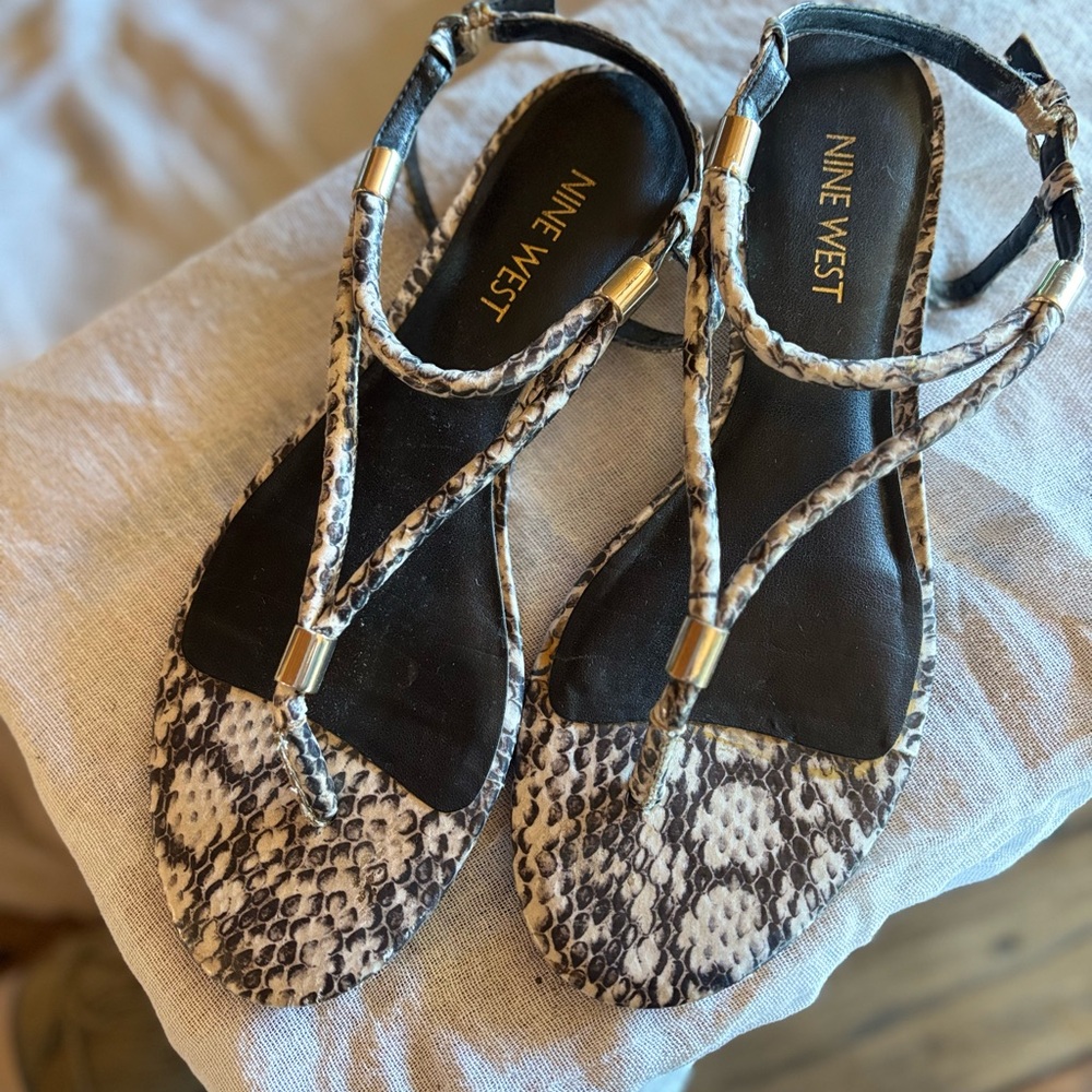 NINE WEST ANKLE STRAP SNAKE SKIN SANDALS.‎ Size 6.5 - Picture 2 of 5